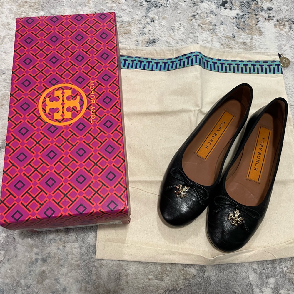 TORY BURCH Tory Charm Ballet Leather Flat Size 5